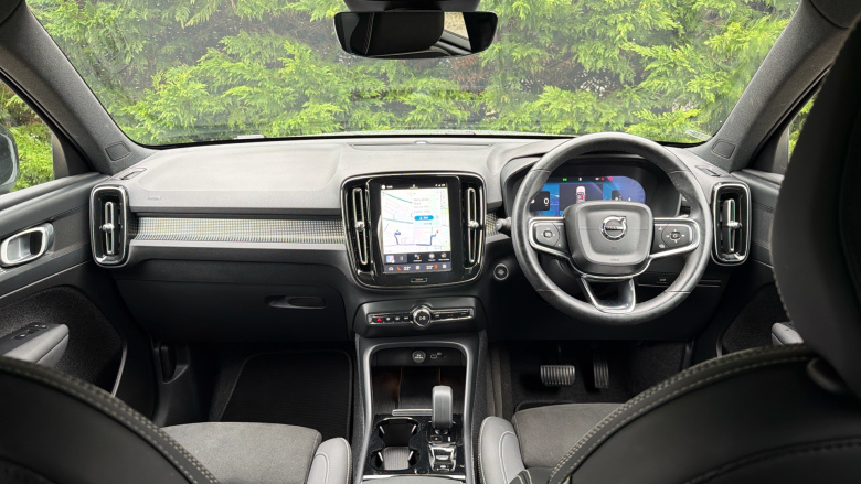 Volvo XC40 2.0 B4P Plus Dark 5dr Auto Petrol Estate